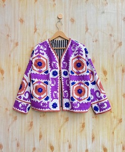 Vente en gros Veste brodée Suzani Veste courte Suzani pour femme Taille libre Cadeau pour elle Manteau d'hiver brodé floral bohème - Product Image 4