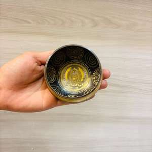 Ensemble complet de bols chantants en bronze à 7 chakras fait à la main de style traditionnel pour les praticiens de l'énergie - Product Image 2