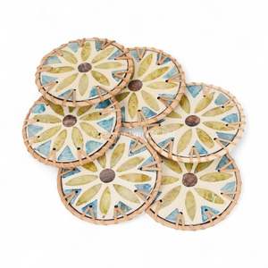 Posavasos Decorativo Bohemio de Nácar con Borde de Ratán Tejido a Mano de Vietnam para Decoración de Mesa, Directo de Fábrica - Product Image 1