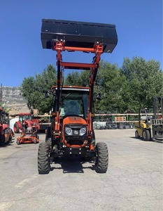 Chargeur de tracteur Bad Boyy 4035CH disponible pour les travaux agricoles, conception robuste, meilleures performances sur terrain accidenté, construction solide. - Product Image 1