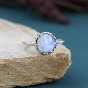 แหวนพลอยมูนสโตนสีรุ้งธรรมชาติเครื่องประดับมินิมอลลิสต์จิวเวอร์รี่สไตล์ June birthstone Dainty White Stone ของขวัญสำหรับผู้หญิง - Product Image 1