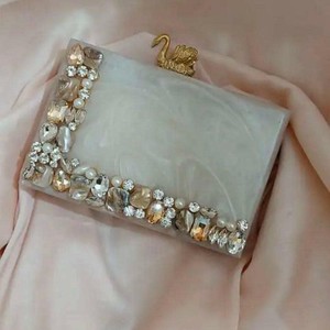 Pochette pour femme faite à la main en résine, mode, ouverture magnétique, doublure en coton, bouton en strass, perles, chaîne de perles, taille personnalisée - Product Image 5