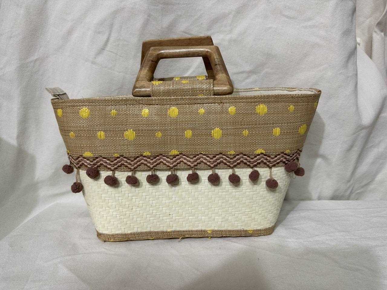 น้ำตาลอ่อน