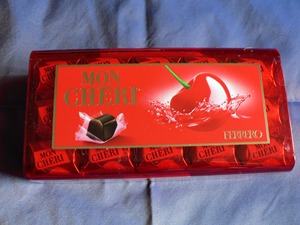 Entrega rápida Premium Ferrero Sorpresa Joy Mon Cheri Disponible Chocolate negro con galletas Dulces En stock ahora - Product Image 6