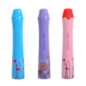 Ombrello Pieghevole da Viaggio con Nylon 190T e 8 Stecche, Manico a Forma di Fiore e Custodia in Plastica, Design a Tre Pieghe - Product Image 2