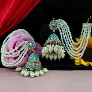 Pendientes de diseño contemporáneo tradicional Perlas de moda Jhumkas y Kanchains con elegancia atemporal Pendientes de perlas Jhumkas - Product Image 3