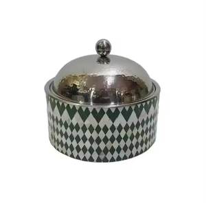 Olla de metal con soporte de madera Cazuela de lujo hecha a mano de la mejor calidad con tapa martillada Forma redonda Uso de boda - Product Image 2