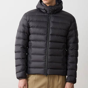 Chaqueta Acolchada Personalizada para la Temporada de Invierno, Chaqueta Negra Ligera para Hombre de Alta Demanda con Impresión de Logotipo OEM - Product Image 1