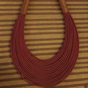 สร้อยคอแฟชั่นหลายชั้นแบบหนา สร้อยคอเชือกแว็กซ์ ของขวัญที่ดีที่สุดสำหรับงานปาร์ตี้ สร้อยคอโชคเกอร์ ดีไซน์เนอร์ปักลายสำหรับงานปาร์ตี้ของผู้หญิง - Product Image 1