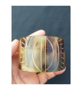 กำไลข้อมือหนังเขาควายโบราณทำมือสำหรับผู้หญิงเครื่องประดับแฟชั่นที่เป็นมิตรกับสิ่งแวดล้อมจากอินเดียเกือบหัตถกรรม - Product Image 6