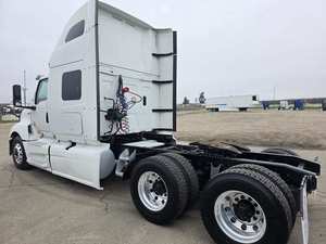 Camión Tractor Diésel de Servicio Pesado 6x4 con Cabina Dormitorio, Listo para Exportación, para Transporte de Carga en Carretera a Larga Distancia - Product Image 6