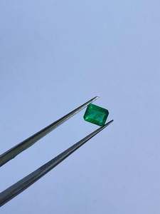 พลอยมรกตสีเขียวธรรมชาติคุณภาพสูงขายส่งจากผู้ส่งออกในอินเดียในราคาขายส่ง - Product Image 6