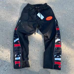 กางเกงไนลอนผู้ชายออกแบบได้ตามต้องการมีซิปน้ำหนักเบาพิมพ์ตัวอักษรน้ำหนักเบาเสื้อผ้าแนวสตรีทแบบลำลองกันน้ำ - Product Image 2