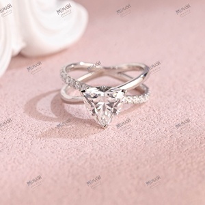 Anillo de boda con forma de triángulo vintage con vástago dividido y diseño cruzado Anillo de regalo de oro sólido único para mujer - Product Image 1