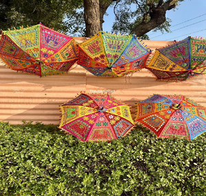 Sombrillas elegantes de seda brocada en varios colores. Decoración hermosa para bodas y eventos. Stock al por mayor a precios de fábrica. - Product Image 3