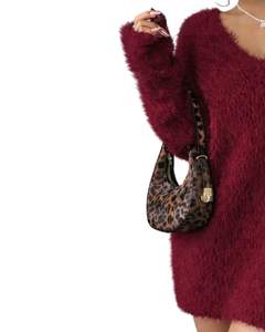 Robe pull en tricot moelleux bordeaux pour femmes, col en V, manches longues, douce et moelleuse, chaude pour l'hiver, mode, fabricant en gros OEM, sur mesure - Product Image 3
