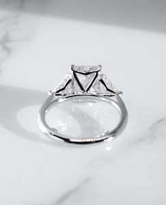 12x8มม. แหวนหมั้นเพชร CZ สีขาวพร้อมด้วยอัญมณีด้านข้างล้านล้านชิ้นเครื่องประดับคลาสสิก - Product Image 5