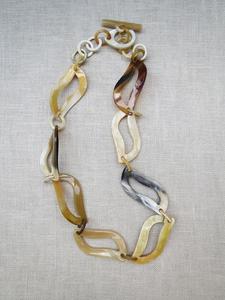 Collar con colgante de cuerno de diseño moderno de calidad superior para mujer, accesorios de moda para ropa de oficina, joyería a bajo precio - Product Image 4