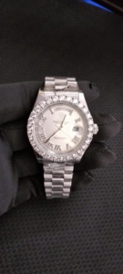 Montre-bracelet en quartz entièrement sertie de pierres, cadran en verre 20 mm, moissanite testée au diamant, idéale pour un cadeau d'affaires - Product Image 4