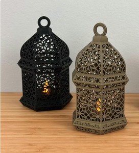 Lanterne marocaine en métal noir avec découpes complexes, lumière de bougie chaleureuse, accent confortable pour le salon, décoration festive pour le Ramadan - Product Image 5