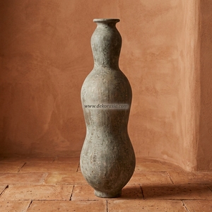 Conja Black Urne de sol en argile terracotta rustique, forme sablier, artisanale, grand vase décoratif en grès, vente en gros - Product Image 6