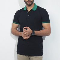 T-shirt polo léger pour homme offrant confort et flexibilité supérieurs pour les modes de vie actifs avec des propriétés d'évacuation de l'humidité