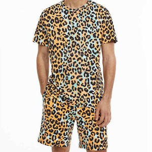 Venta al por mayor de Verano de la colección para los hombres Casual Street Wear camiseta y pantalones cortos Conjunto personalizado Logo transpirable - Product Image 6