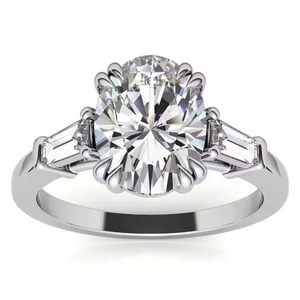 Bague de fiançailles trilogie en diamant taillé ovale en or jaune 14 carats pour fêtes d'anniversaire romantiques bijoux fins - Product Image 2