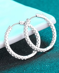 Boucles d'oreilles en diamant Moissanite de forme ronde blanche/clarté VVS/belles boucles d'oreilles en argent Sterling et bijoux personnalisés - Product Image 1