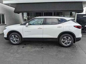 Chevrolet Blazer 2LT FWD 2024 d'occasion, sièges en cuir, caméra de recul, conduite à gauche, normes d'émission Euro IV, phares au xénon, écran tactile - Product Image 3