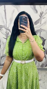 Vestido de línea A elegante de diseñador exclusivo para el verano Ropa de noche formal Inspirado en Bollywood Negro Blanco Floral Imperio Cintura - Product Image 2