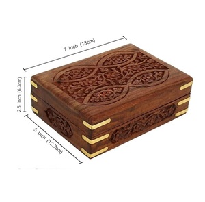 Boîte à cartes en bois artisanale élégante pour les couples ajoutant un charme romantique pour la configuration de la table - Product Image 4