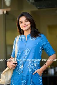 Hermosa tela estampada Jaipuri pesada CORD-SET Ropa de fiesta y oficina reversible moderna con estampados formales - Product Image 4