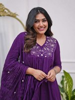 Ensemble trois pièces Kurta/Kurti de couleur lavande, style actrice de série télévisée, avec magnifique broderie, pour soirée - SHREE INDIAN EXPORTS