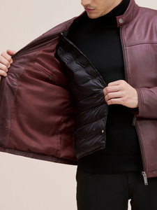 แจ็คเก็ตหนังแท้สี Burgundy สำหรับผู้ชาย สไตล์นักแข่ง ฤดูหนาว เป็นมิตรกับสิ่งแวดล้อม ระบายอากาศได้ดี ทรงเข้ารูป คอตั้ง สไตล์วินเทจ คาเฟ่ โมโต ไบค์เกอร์ เหมาะเป็นของขวัญ - Product Image 5
