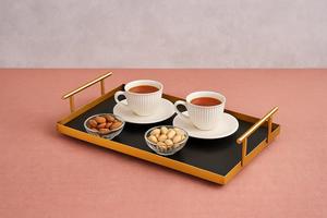 Bandeja de Servicio Decorativa de Metal Hecha a Mano en India, Ecológica y Apta para Lavavajillas, para Hogares de Inspiración Tradicional y Experiencias Gastronómicas Exclusivas - Product Image 2