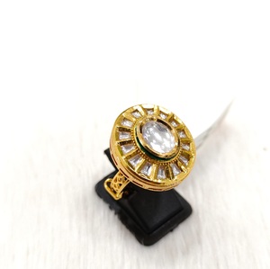 Bague Kundan artisanale exquise à la demande pour les femmes pour les occasions nuptiales et traditionnelles disponibles au meilleur prix - Product Image 1