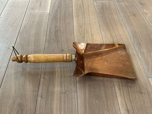 Recogedor de metal de latón de diseño moderno con mango único hecho a medida a un precio económico - Product Image 5