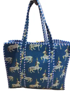 Bolso grande de algodón hecho a mano, acolchado floral azul con logotipo personalizado y diseño de rayas para uso en exteriores - Product Image 5