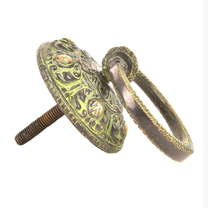 Aldaba de puerta de latón adornado decorativo al por mayor | Acento de entrada de estilo étnico Vintage para hogares, oficinas u hoteles - Product Image 1