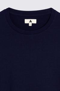 เสื้อยืดคอกลมผ้าฝ้ายสีน้ำเงินพรีเมียมสำหรับผู้ชาย เสื้อแฟชั่นลำลองเรียบง่าย ผลิตโดย Antique Fashion - Product Image 4