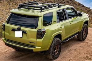 รถ SUV ขนาดใหญ่ ปี 2022 สำหรับขับขี่ออฟโรด ประสิทธิภาพสูง ระบบขับเคลื่อน 4 ล้อ พร้อมระบบกันสะเทือนที่แข็งแกร่ง และคุณสมบัติระดับพรีเมียม ไม่มีประวัติอุบัติเหตุ - Product Image 4