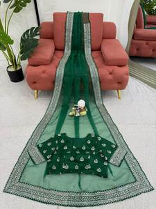 Redéfinissez l'habillage festif avec cet élégant saree en soie d'organza inspiré du patrimoine de l'artisanat intemporel avec chemisier - Product Image 4