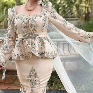 Cuentas de cristal adornadas con estilo y hermosas, perlas, piedra de cristal en VESTIDO KARAROU rosa claro con velo en tela de terciopelo = 2025 - Product Image 1