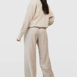 Conjunto de pijamas de satén para mujer de nueva temporada, camiseta de dormir de gran tamaño con cuello en V personalizado, ropa de dormir de secado rápido que absorbe la humedad, OEM térmico suave - Product Image 3