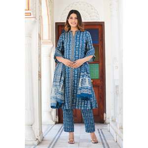 Conjunto de Anarkali Kurta con estampado floral elegante para mujer con pantalón y ropa de color azul Dupatta - Product Image 1