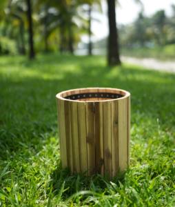 Jardinière extérieure en bois avec anneau en métal - Product Image 2