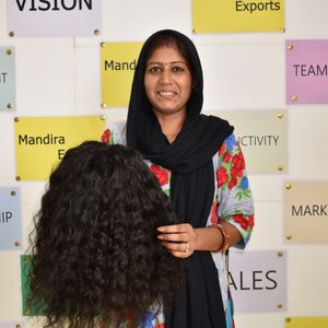 Extensions de cheveux humains du temple indien brut 100% du vendeur aucune couleur noire vierge Kinky Curly Bundles Style Wave Raw Non traité - Product Image 5