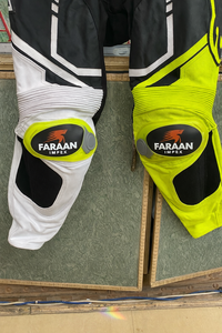 Combinaison de course de moto en cuir noir jaune néon, une pièce, professionnelle, pour la piste, combinaison de protection pour motard, fabricant OEM - Product Image 3