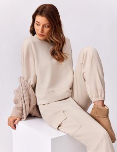 Fabricante de sudaderas elegantes de moda para mujer Top corto de manga larga de gran tamaño cómodo y de moda - Product Image 5
